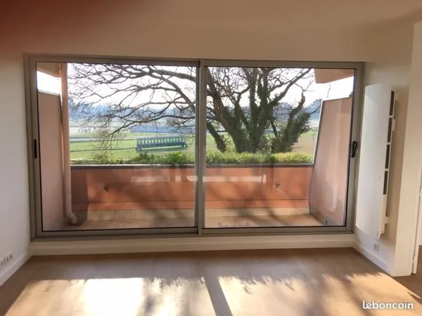 Très beau T2 avec loggia. Bien et environnement rares