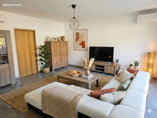 T3 de 88 m² en rez-de-jardin avec jardin privatif de 263 m² et box de 79 m² — Meublé haut de gamme