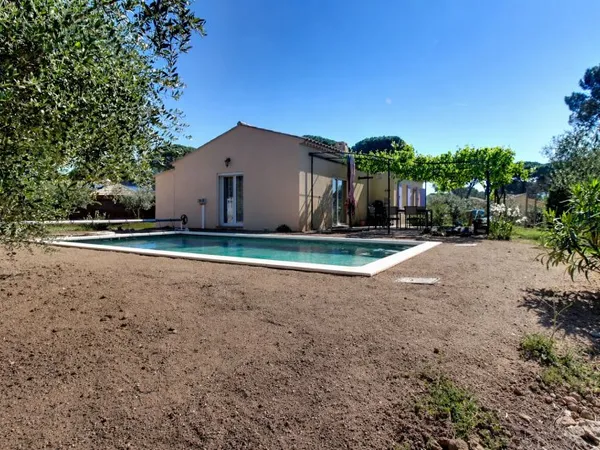 A VENDRE EN EXCLUSIVITE ! À VIDAUBAN Maison de plain-pied 4 pièces 88 m2 avec piscine sur un terrain