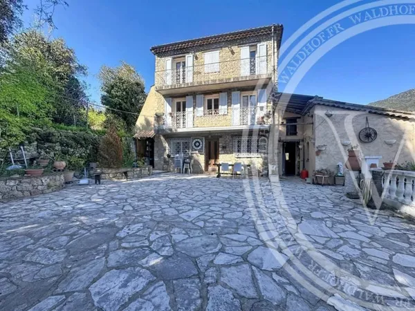 Mas 152 M2 sur 5000 M2 de terrain.