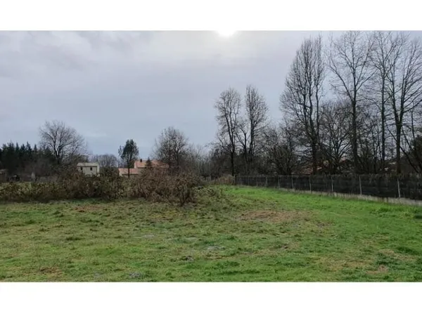 Terrain à bâtir à Ludon-Médoc (33290)