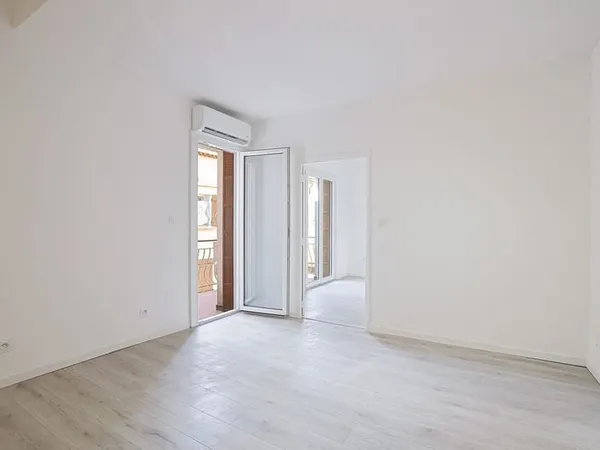 Solliès-Pont - Appartement T2 31,33m2 - rénové à neuf, avec balcon