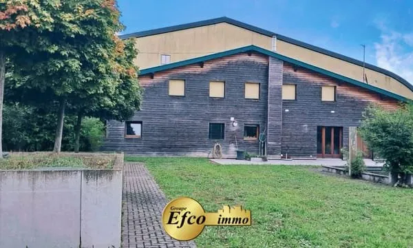 Ensemble immobilier 240m2maison principale et 2200m2 d'entre