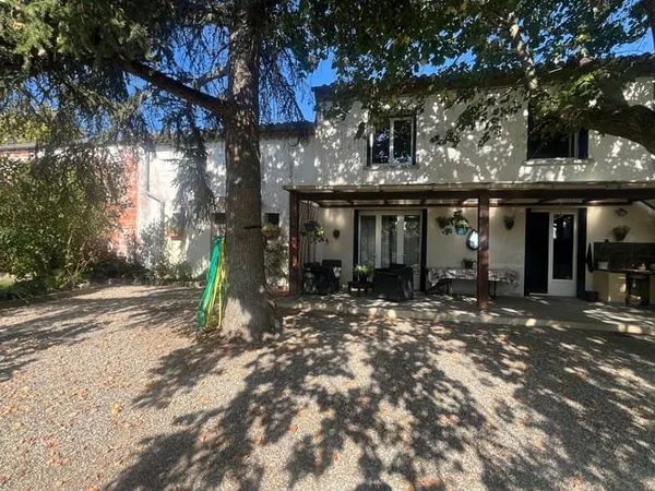 Maison 7 pièces 220 m²