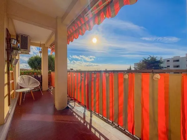 Cagnes-Sur-Mer: 3 pièces avec terrasse vue mer et parking