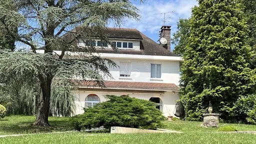 Maison 10 pièces 280 m²