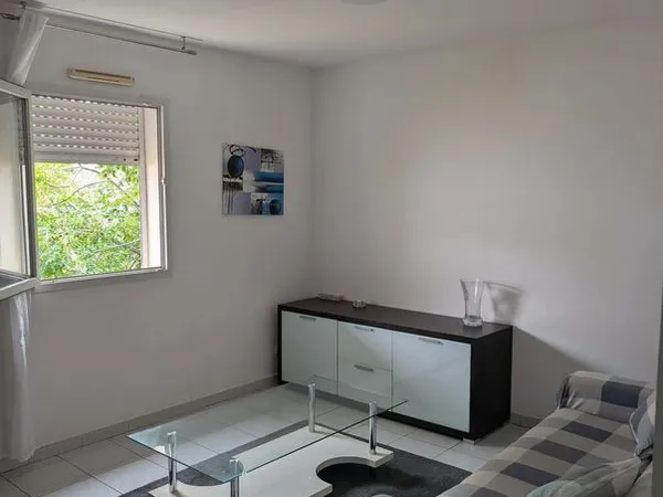 A louer bel appartement F2 meublé