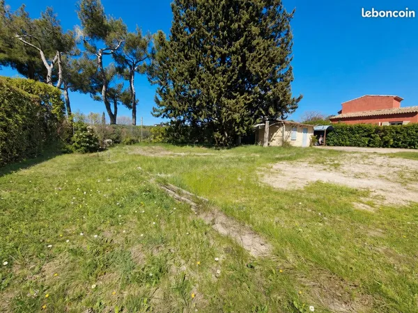 Terrain 657 m² SAINT CANNAT