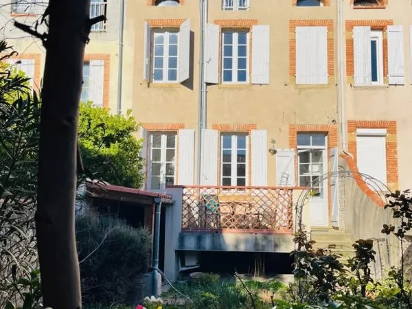 Villefranche centre, maison bourgeoise avec jardin et garage