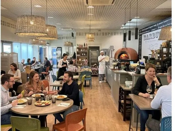 PIZZERIA RENTABLE + DISTRIBUTEUR 24/24 - EMPLACEMENT N1 - À SAISIR RAPIDEMENT !
