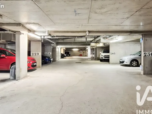 Parking/box Lognes