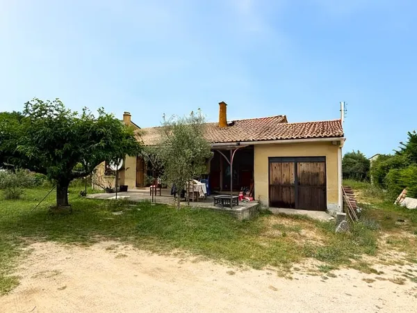 MAISON PROCHE DU CENTRE AVEC TERRAIN CONSTRUCTIBLE ET DIVISI