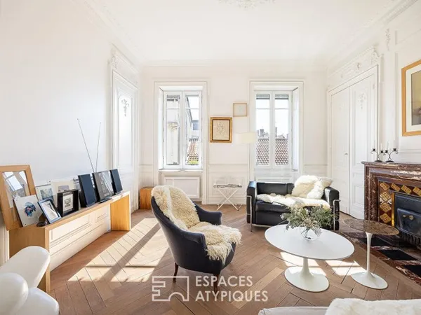 Bourgeois rénové en étage élevé avec balcon