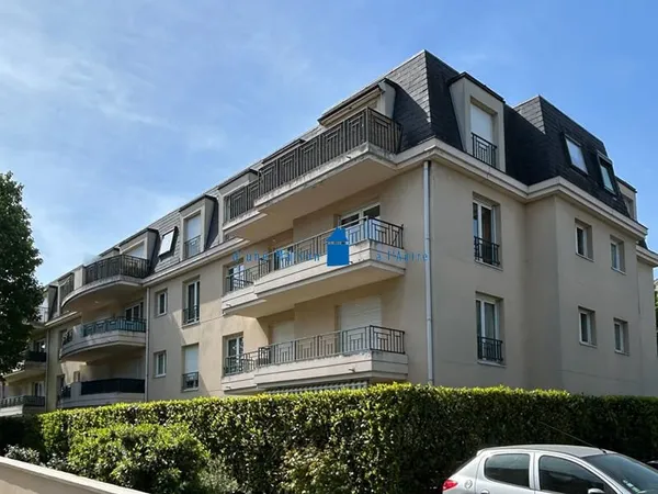 Appartement 3 pièce(s) en dernier étage avec balcon/terrasse