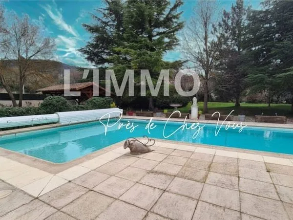 Villa 6 pièces 195 m²