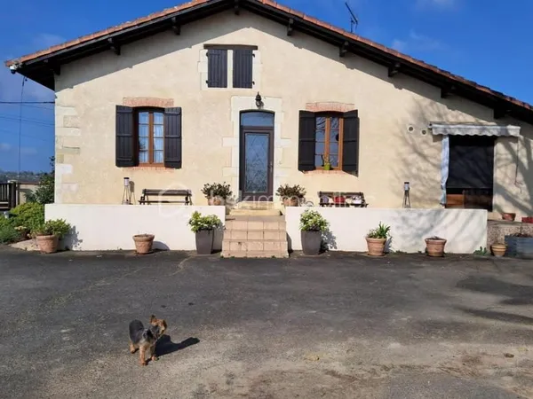 Maison de charme au calme avec grand terrain et dépendances - (40380)