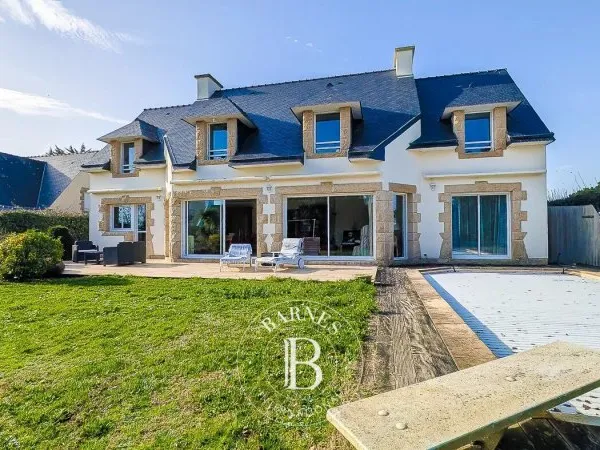 CARNAC - PROPRIETE AVEC PISCINE SUR PARC DE 1000 m²
