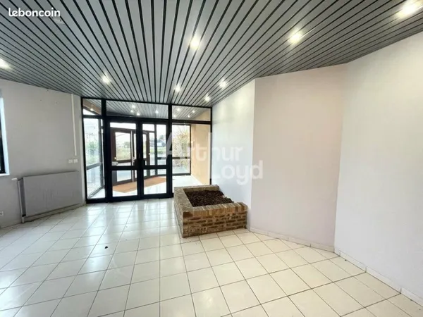 BUREAUX 315 m² CHASSENEUIL DU POITOU