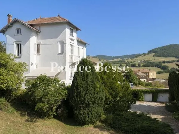 Maison 7 pièces 300 m²