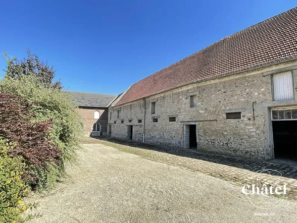 Proche Nanteuil le Haudouin - Grange à aménager