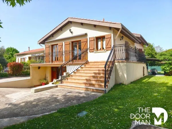 Maison 10 pièces 220 m²
