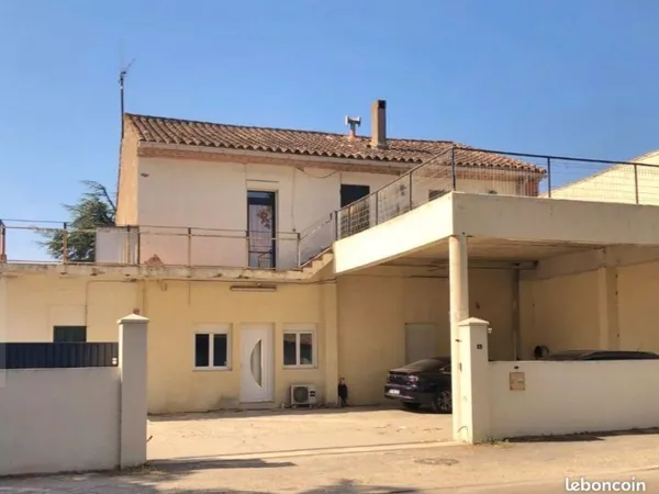 Maison rénovée de 240 m² avec dépendance et piscine, proche Carcassonne et Narbonne