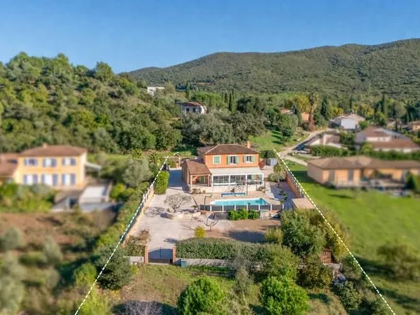 HYERES Maison individuelle T5 - 148 m2 3 chambres + bureau piscine 83400