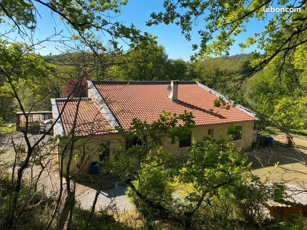 Maison des années 1975 dans un cadre naturel - 170 m² en pleine nature près d'Albi, sur 1,3 ha de te