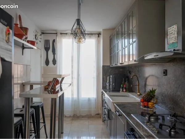 Appartement type 5 - résidence privée avec parking