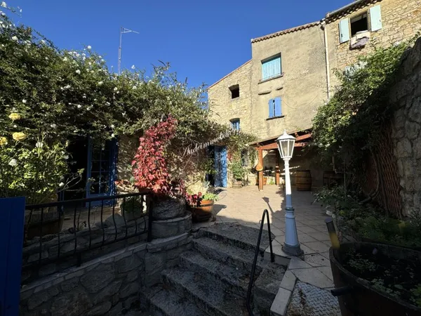 Maison de village avec grande terrasse