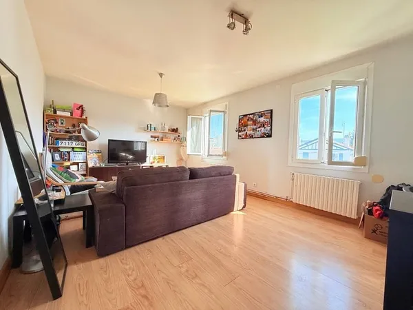 Grand 2 pièces de 47,50M2 - CENTRE VILLE
