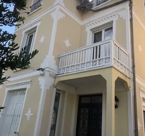 IDEAL INVESTISSEUR Opportunité à saisir Superbe maison avec Fort Potentiel divisée en 5 appartements