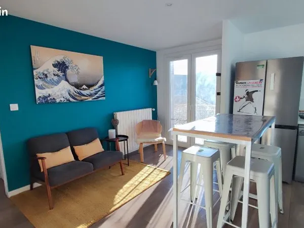 Grande chambre dans appartement en colocation