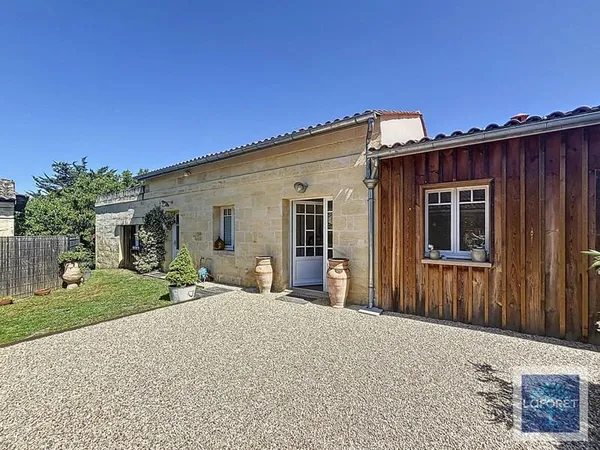 Maison pierre, jardin avec piscine