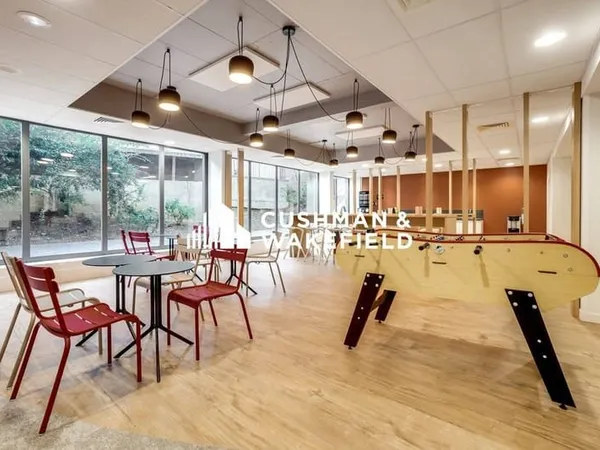 Bureaux 658 m²