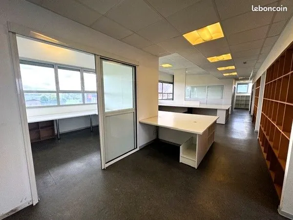 Bureau et espace de travail Location Bergerac  173m² 1600€