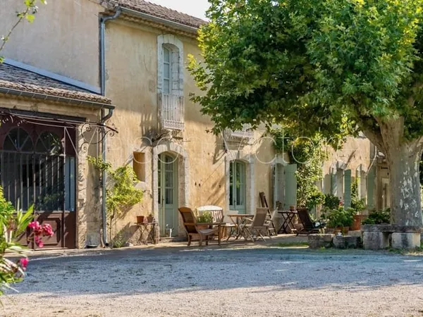 Bastide avec piscine chauffée près de l'Isle-sur-la-Sorgue