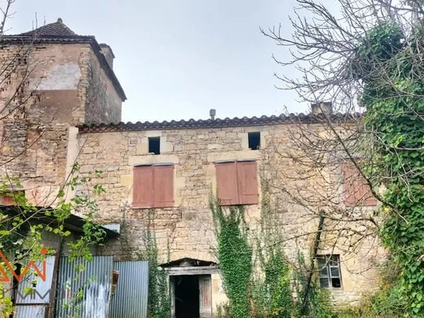 ANCIENNE GRANGE EN PIERRE AVEC CU ,TERRAIN ET ANCIENNE MAISON AVEC PIGEONNIER