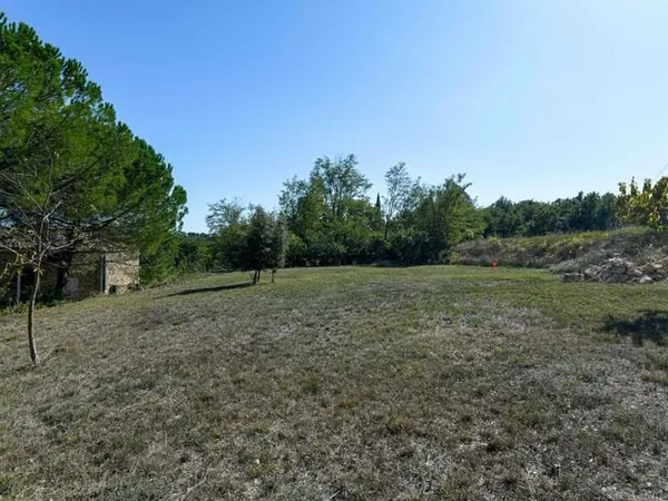 Terrain constructible de 667 m² au calme, à 14 km d'Uzès