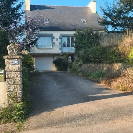 Maison en pierre 2 800 m^ de terrain