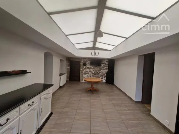Magnifique maison en pierre T4 de 142 m² avec des dépendances sur 9763 m² de terrain clos