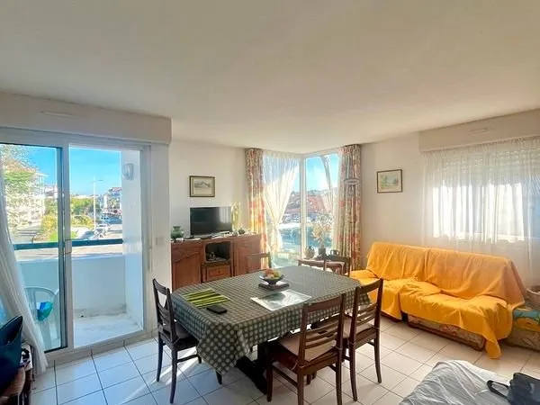 Appartement avec balcons dans une résidence sécurisée