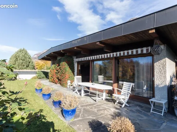 Maison 7 pièces - Centre Village de Veyrier du Lac