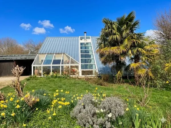 Maison d'architecte - 137 m2 - 6 pièces - 1520m2 de terrain