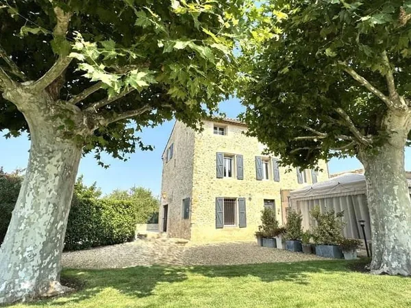Mas provençal 5 pièces 225 m²