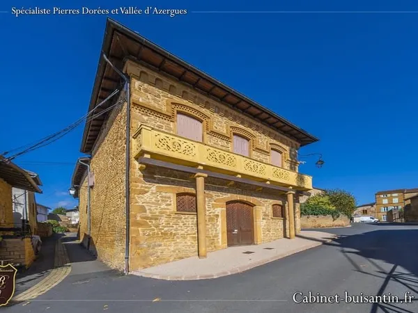 Cachet en centre bourg avec cour