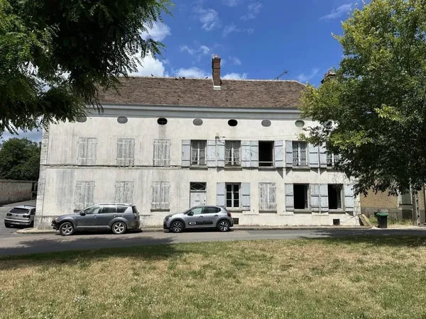 Corps De Ferme De Caractère À Rénover