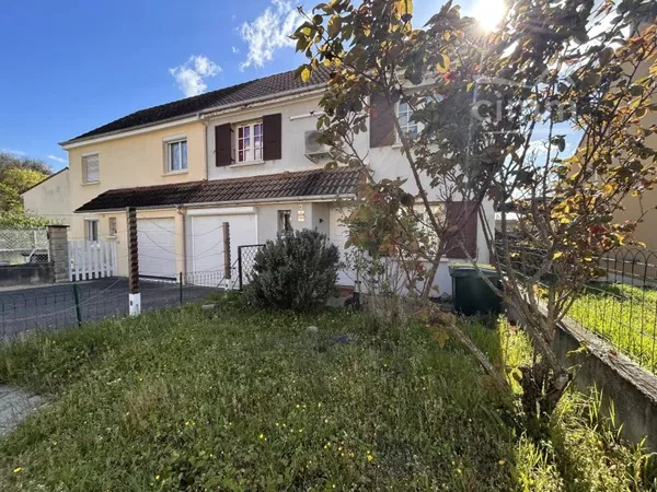 Le Péage de Roussillon  - Villa Jumelée de 90m2  sur 3 niveaux .