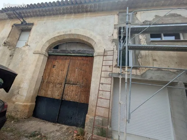 Stationnement Location Vinassan  80m² 500€