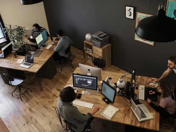Bureau en collocation